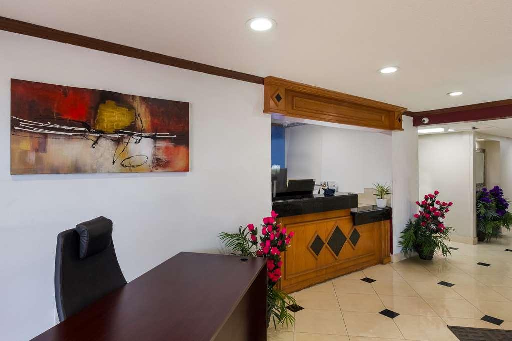 Rodeway Inn Houston North Greenspoint Beltér fotó