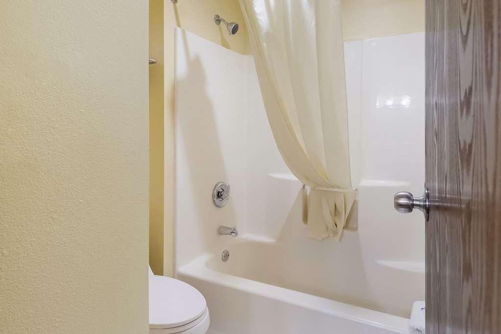 Rodeway Inn Houston North Greenspoint Szoba fotó